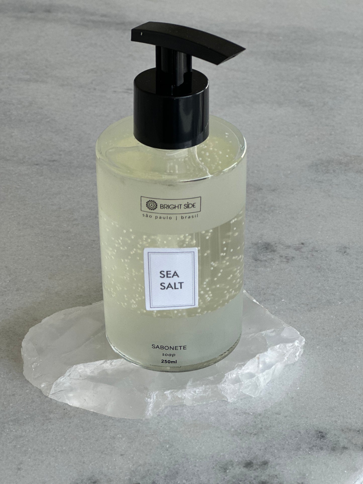 Conjunto Sabonete Líquido com Bandeja de Quartzo Cristal Natural
